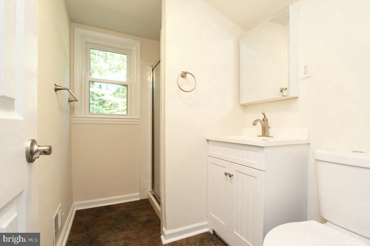 6915 Wilson Ln Property Photo 5