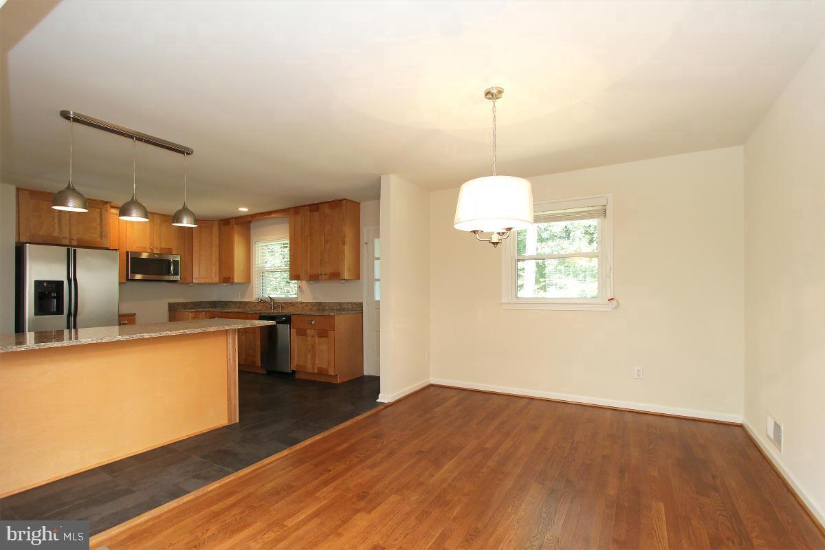 6915 Wilson Ln Property Photo 6