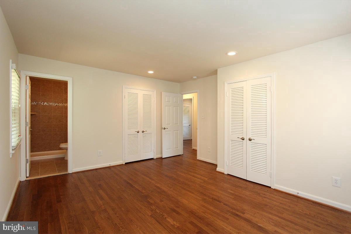 6915 Wilson Ln Property Photo 10