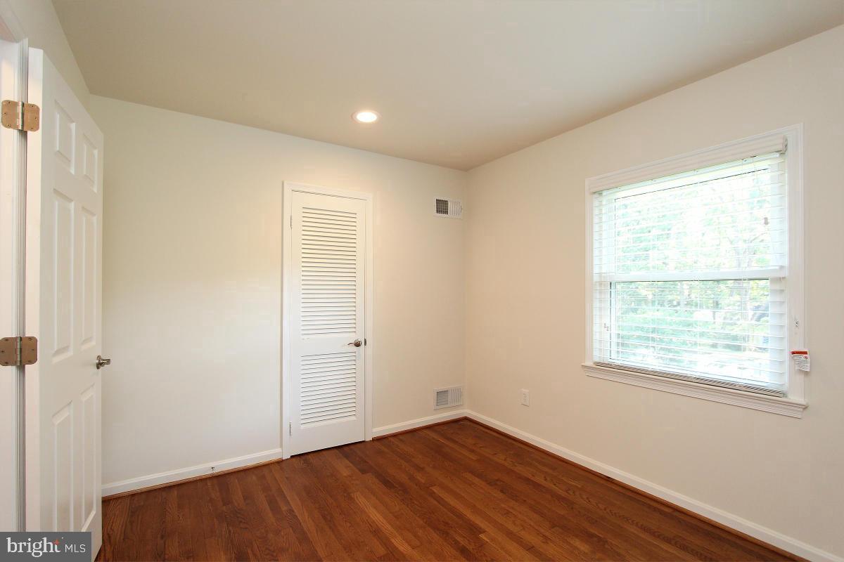 6915 Wilson Ln Property Photo 13