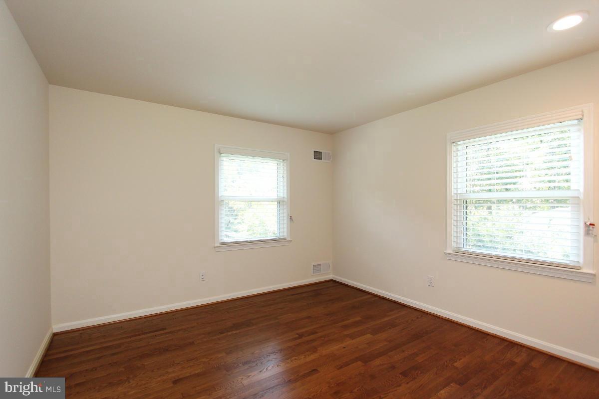 6915 Wilson Ln Property Photo 14