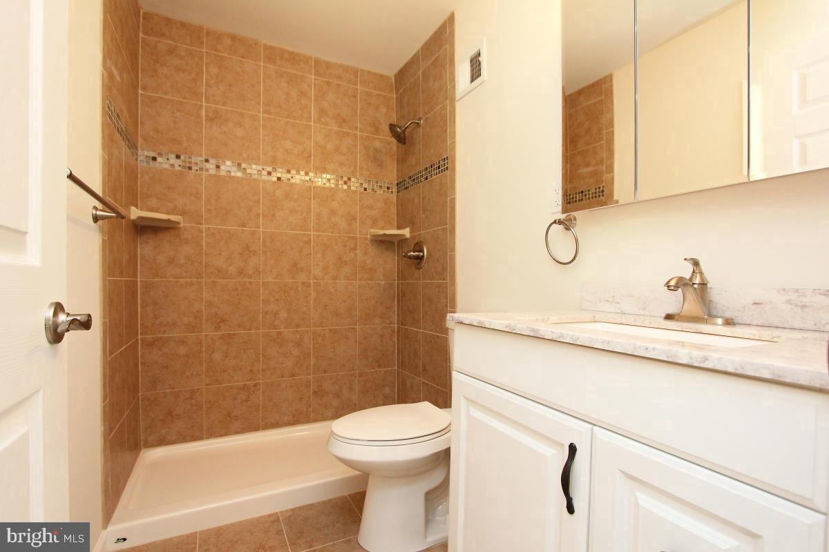 6915 Wilson Ln Property Photo 15