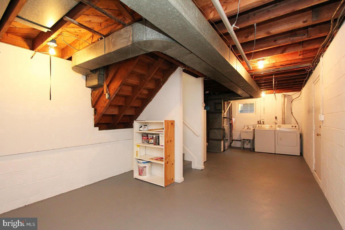 6915 Wilson Ln Property Photo 16