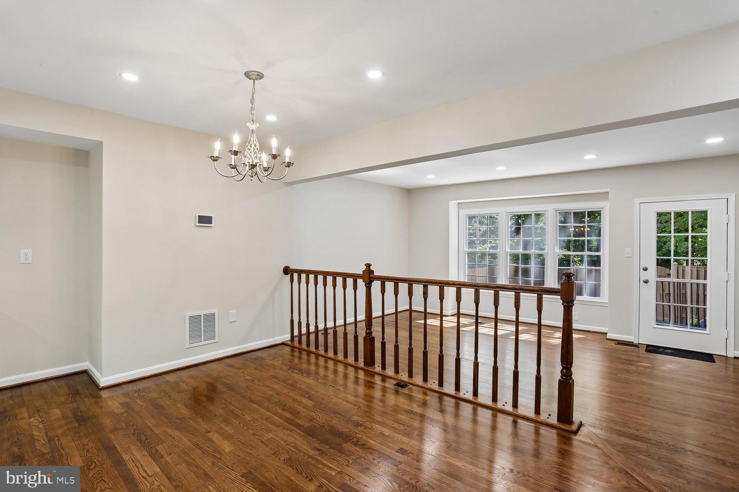 10826 Douglas Ave Property Photo 15