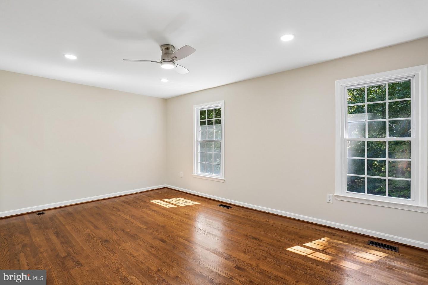 10826 Douglas Ave Property Photo 23