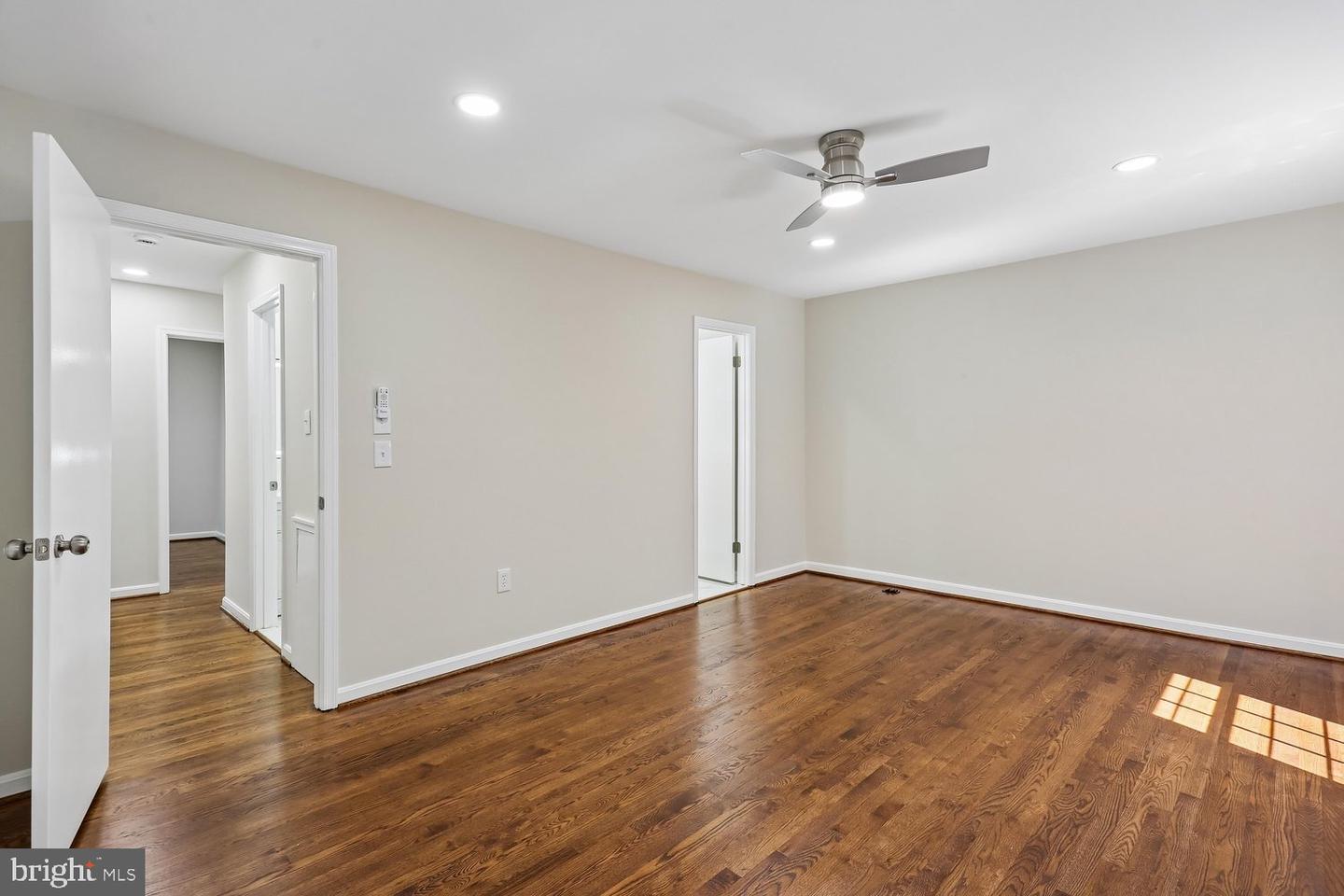 10826 Douglas Ave Property Photo 26