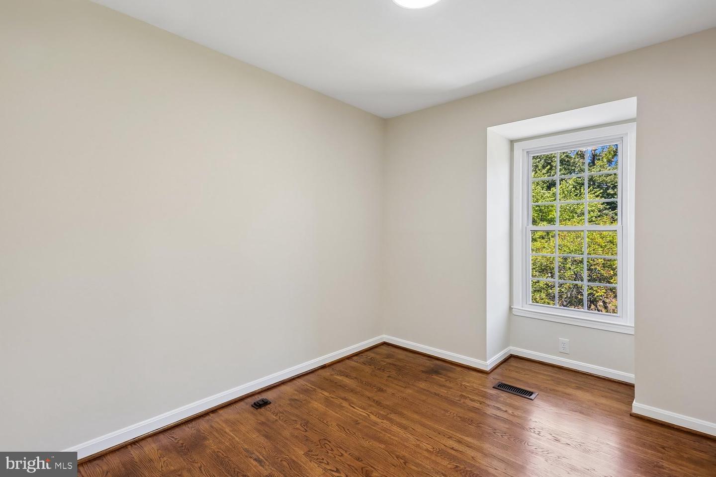 10826 Douglas Ave Property Photo 29