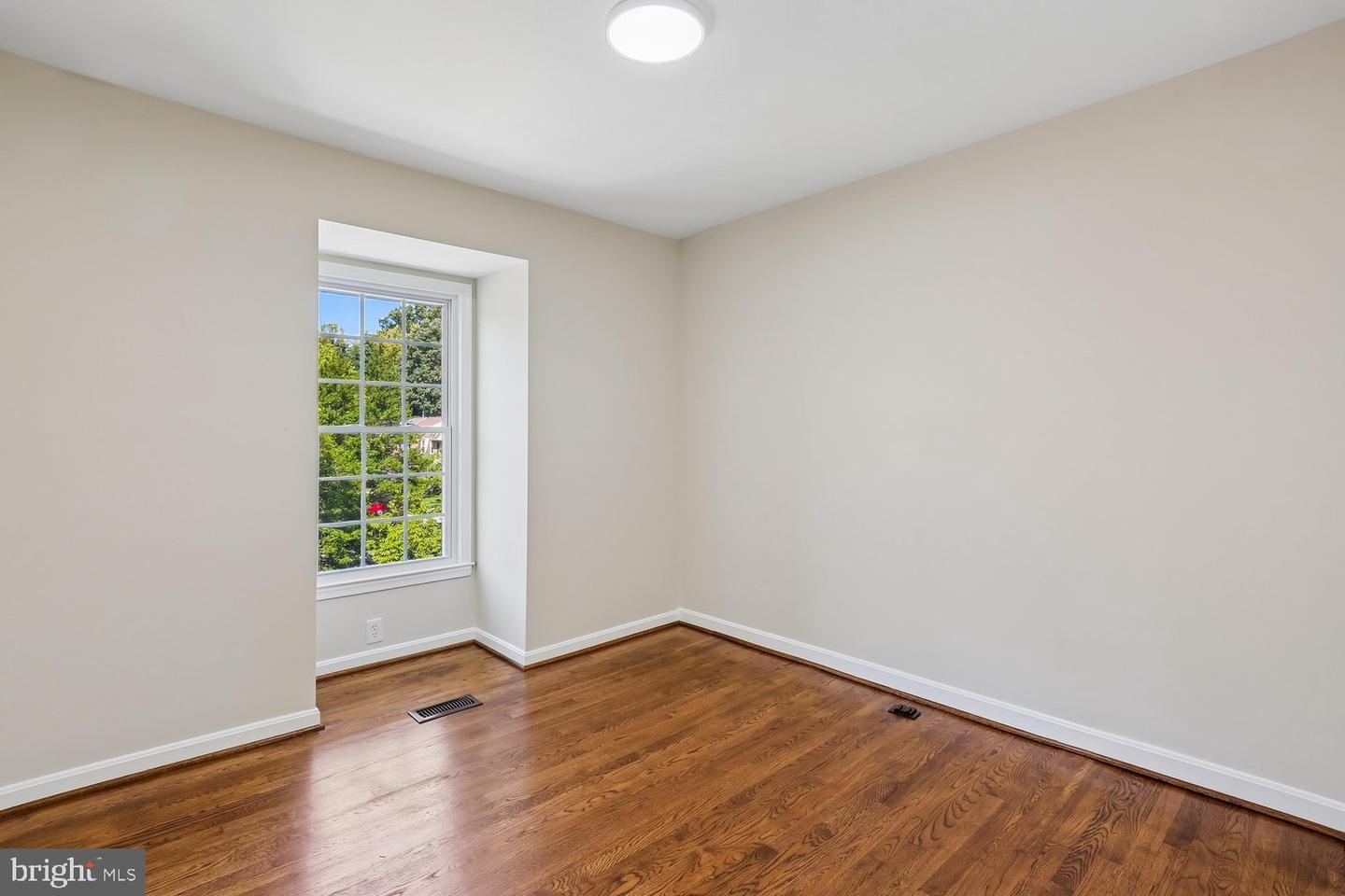 10826 Douglas Ave Property Photo 31