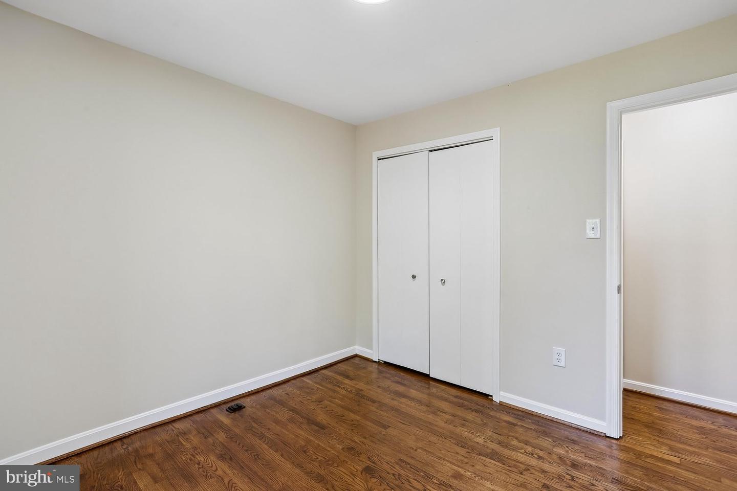 10826 Douglas Ave Property Photo 32