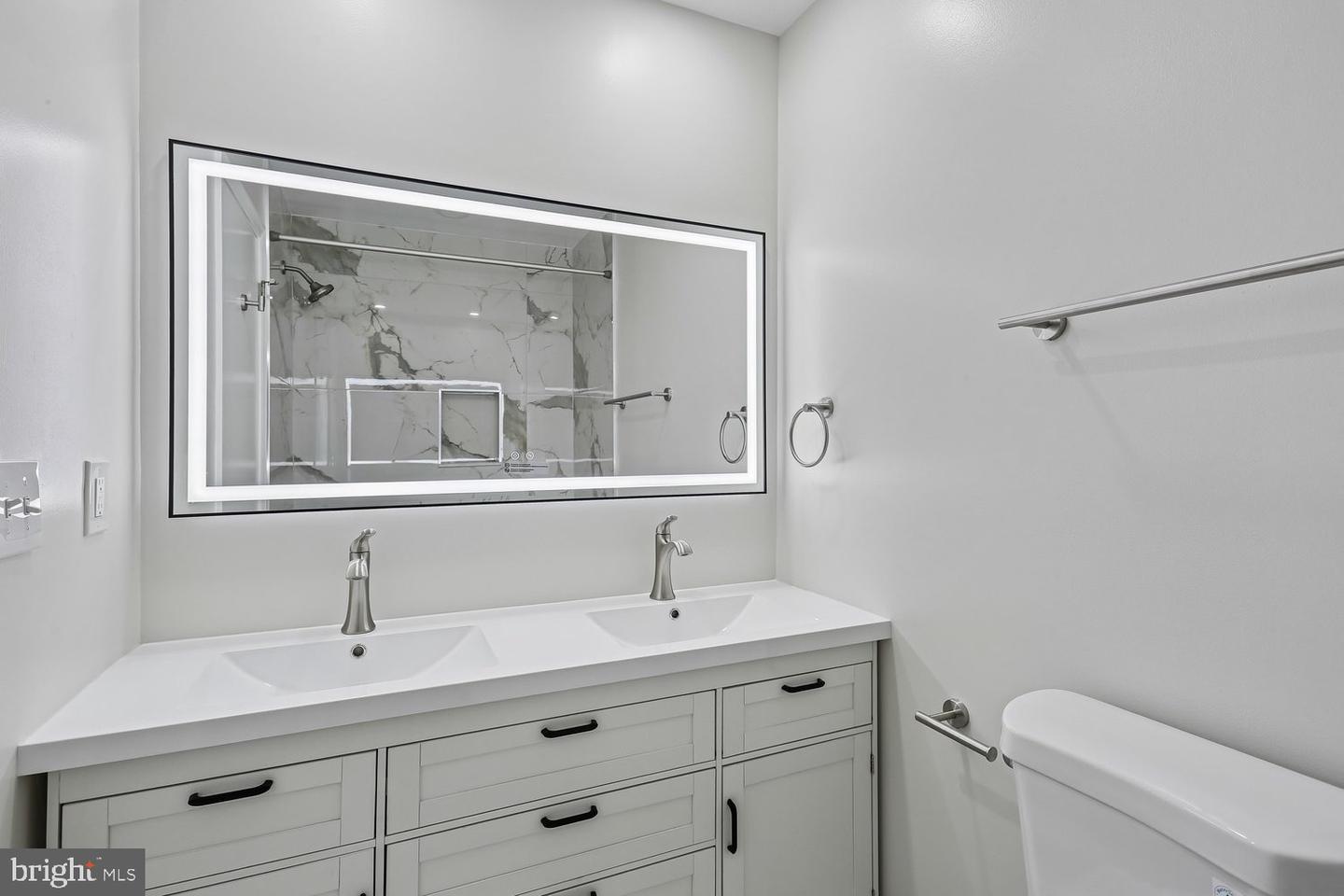 10826 Douglas Ave Property Photo 33