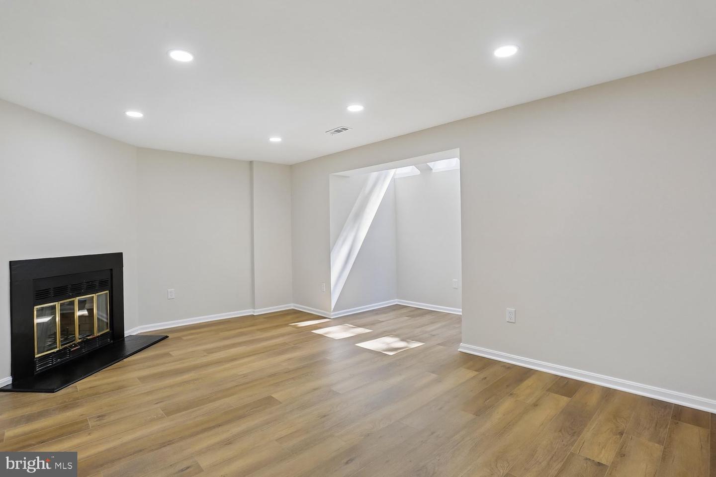 10826 Douglas Ave Property Photo 35