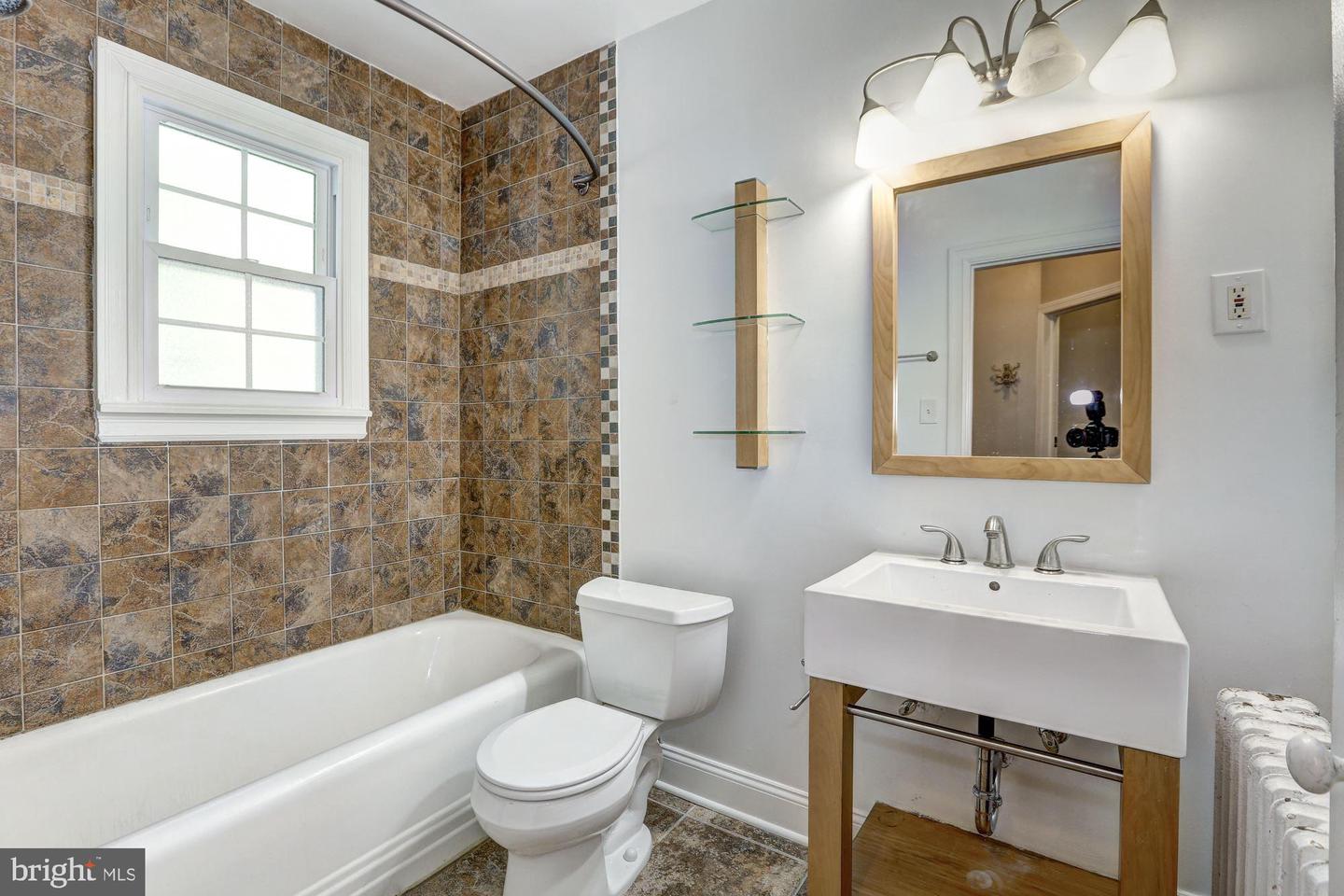 4810 Chevy Chase Dr #2 Property Photo 9