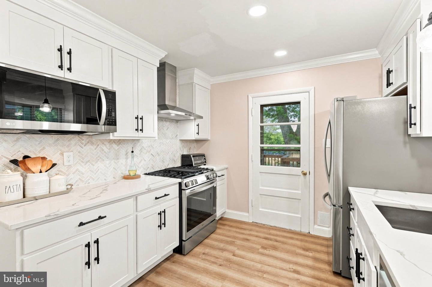 13308 Dauphine St Property Photo 7