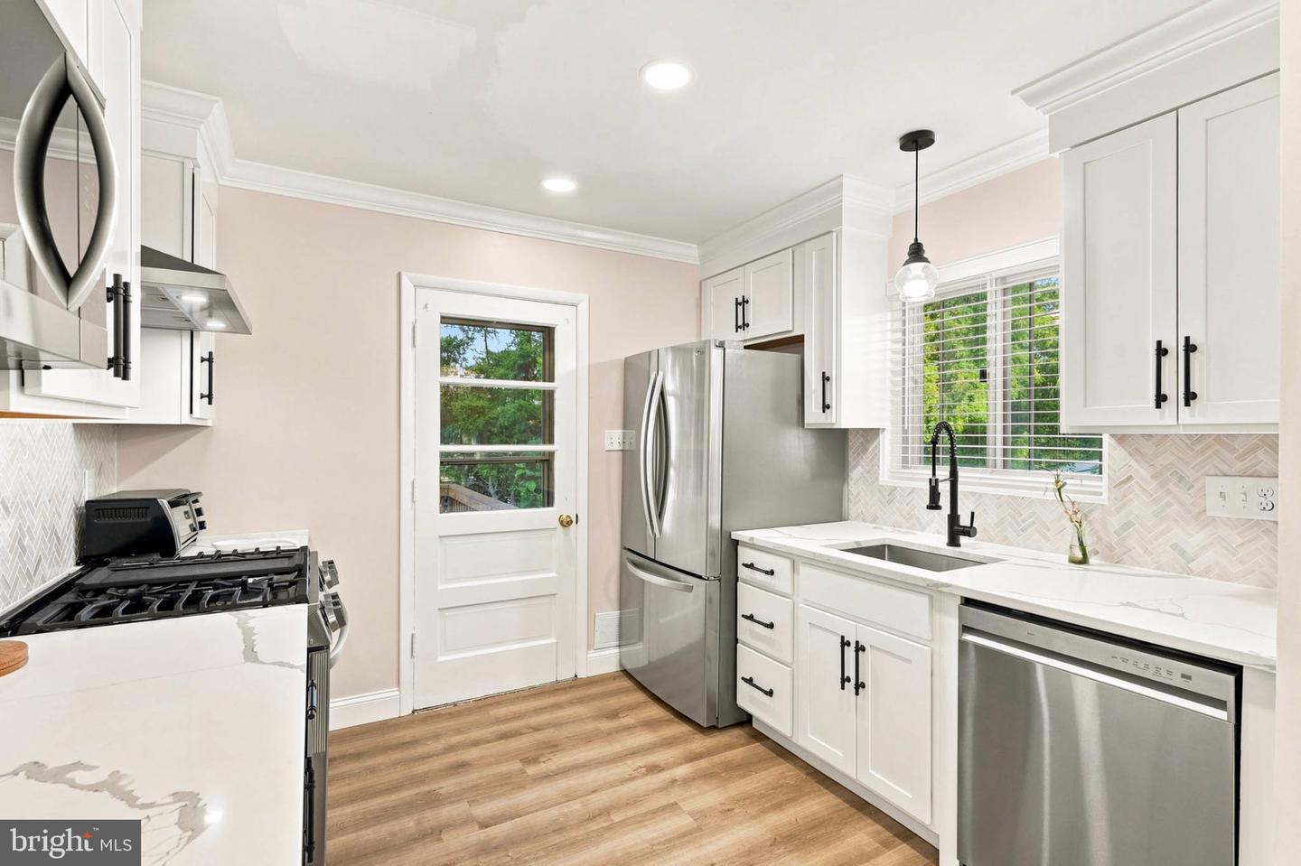 13308 Dauphine St Property Photo 10