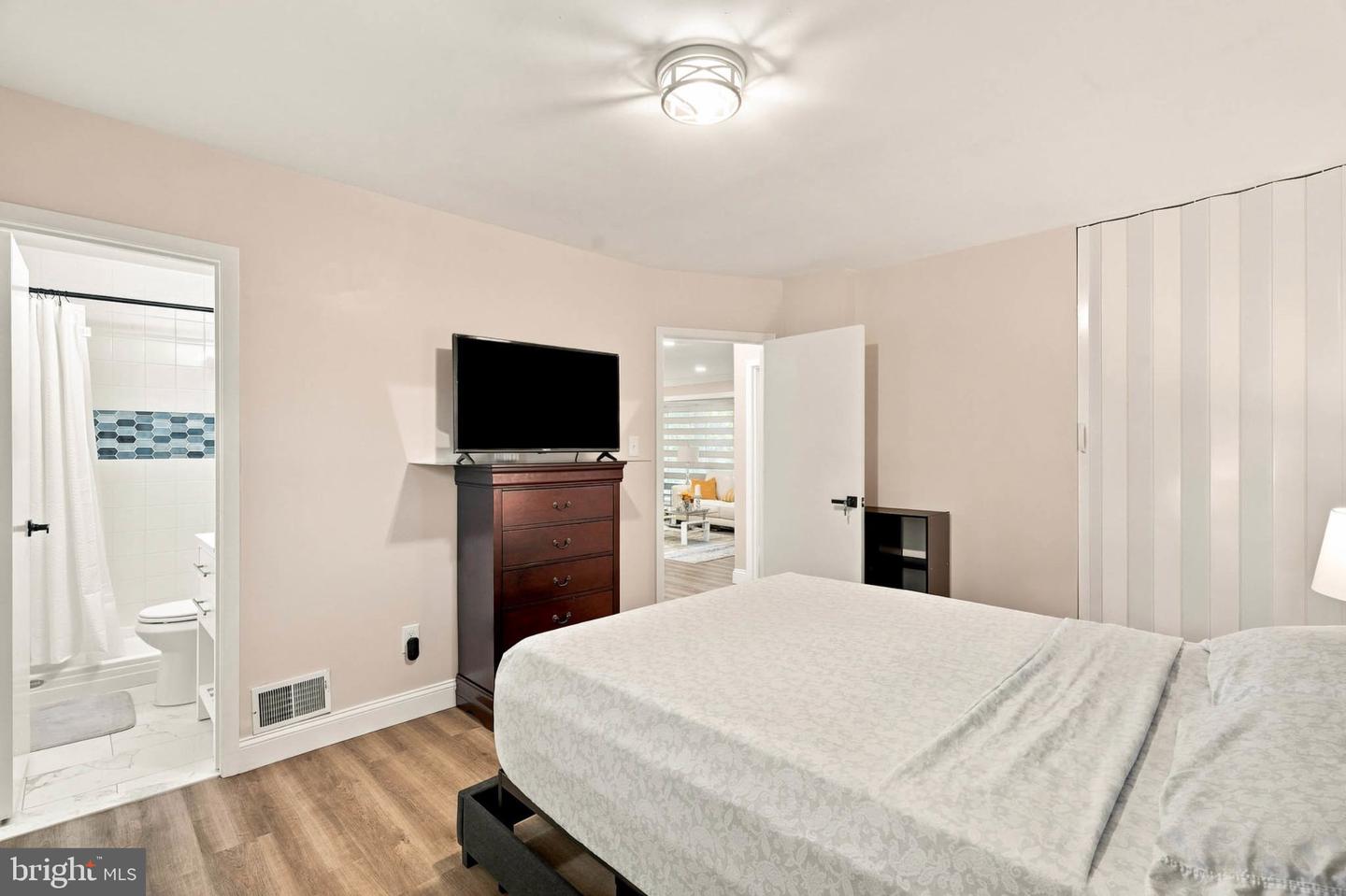 13308 Dauphine St Property Photo 12