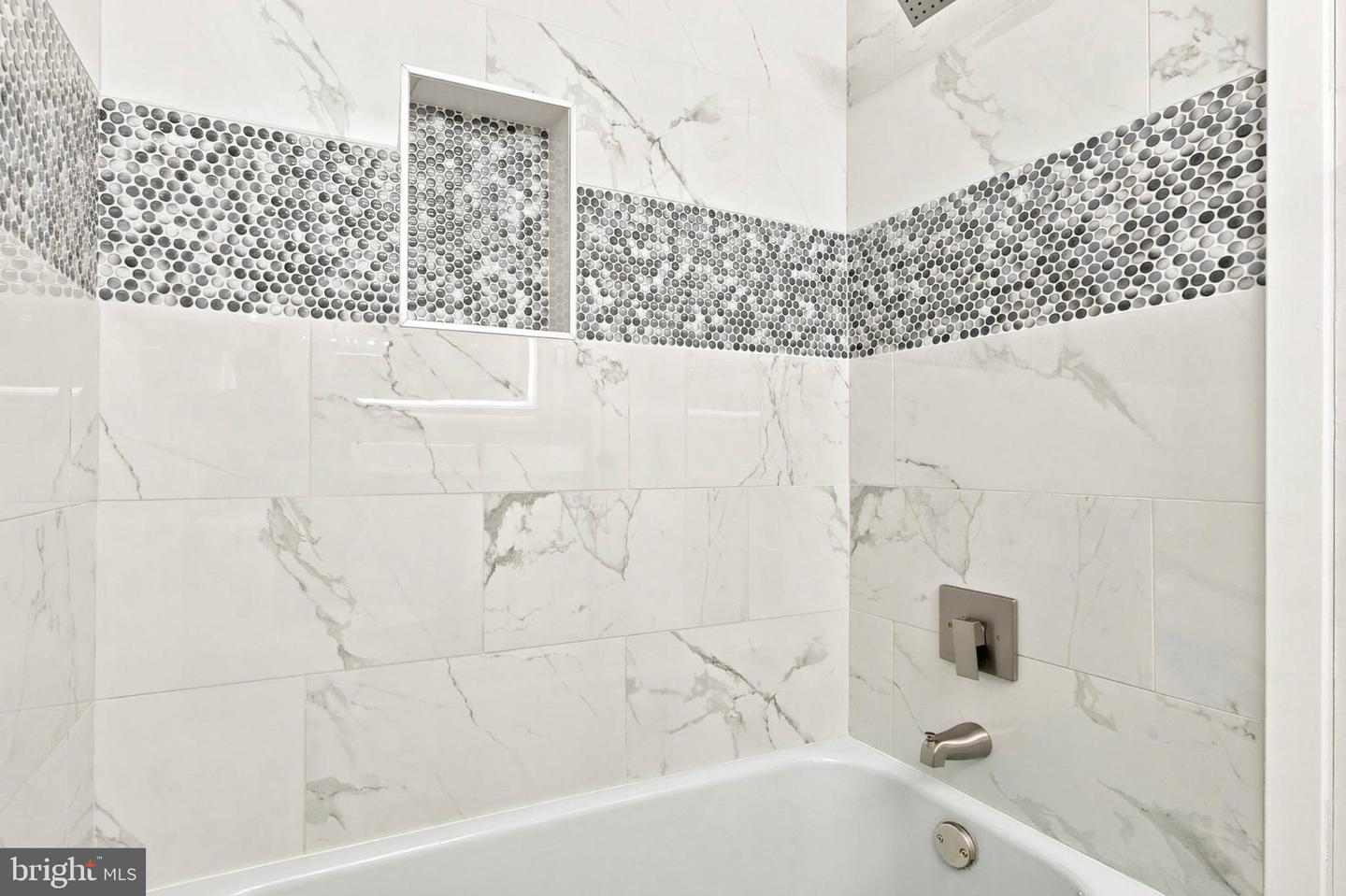 13308 Dauphine St Property Photo 17