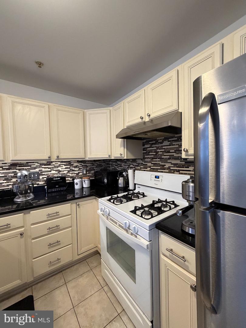 111 Timberbrook Ln #104 Property Photo 6