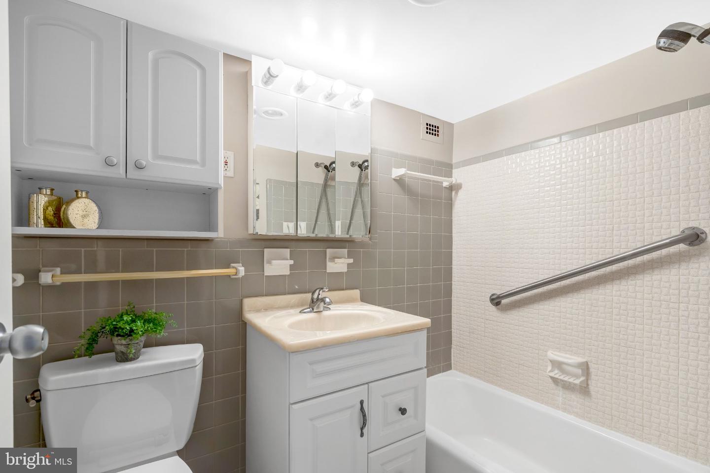 10500 Rockville Pike #627 Property Photo 18
