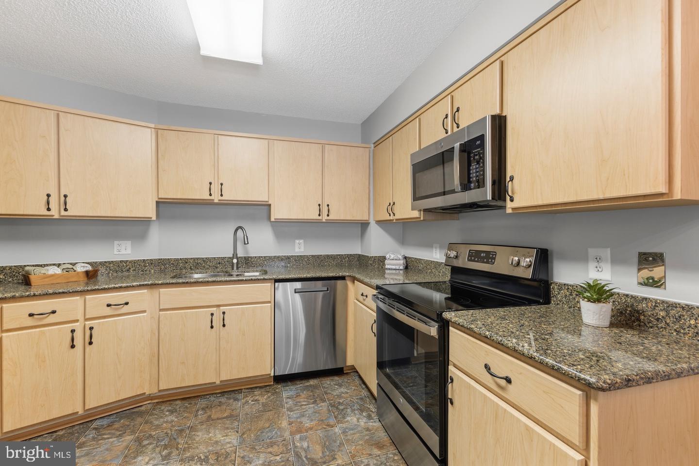 14801 Pennfield Cir #206 Property Photo 12