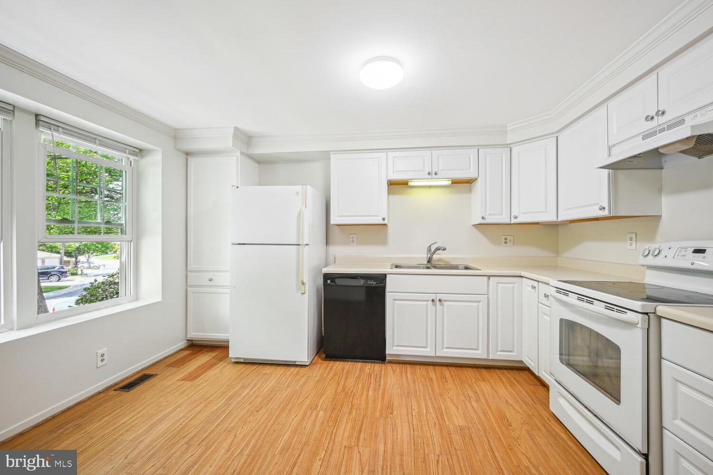 9403 Lost Trail Way Property Photo 3