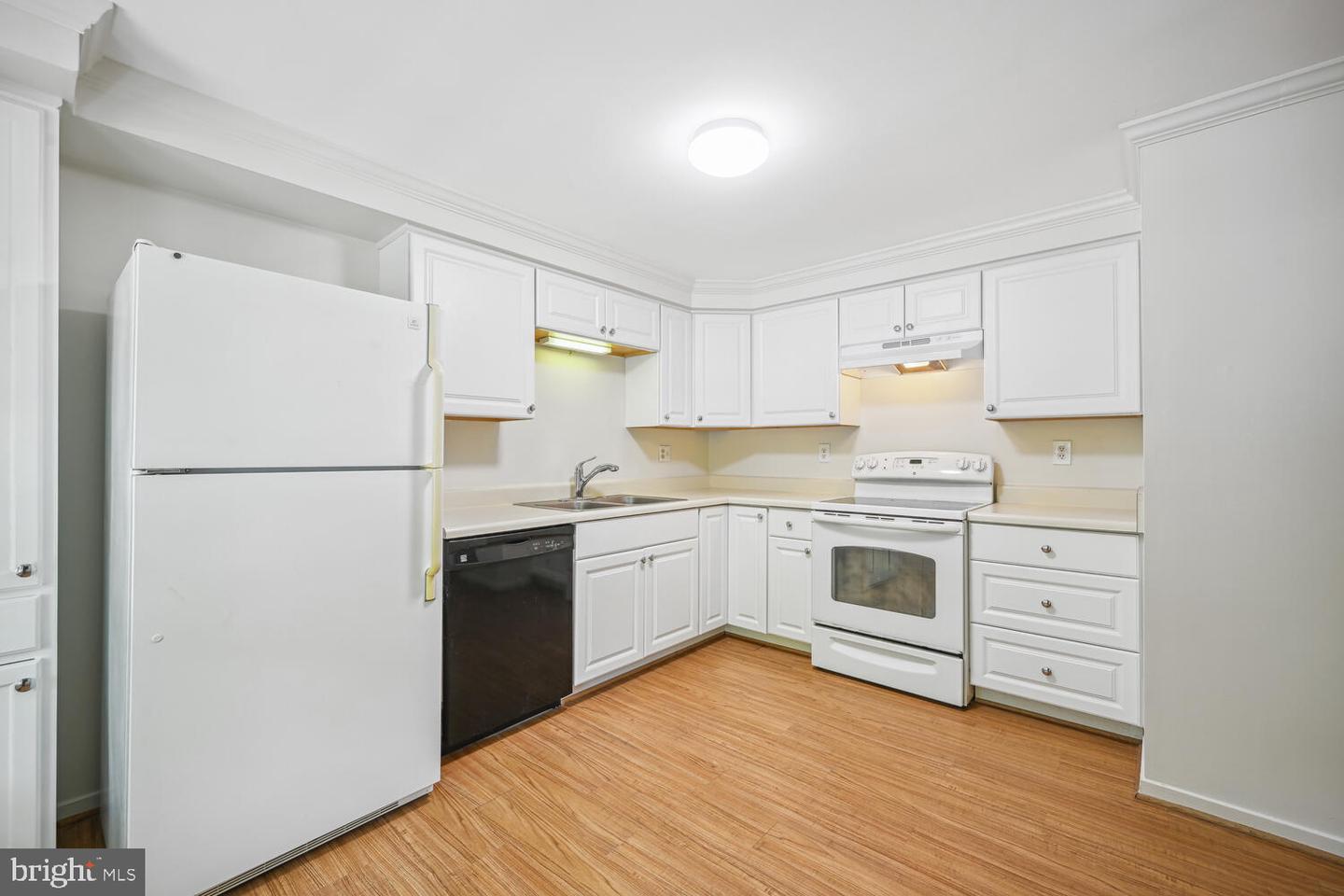 9403 Lost Trail Way Property Photo 4