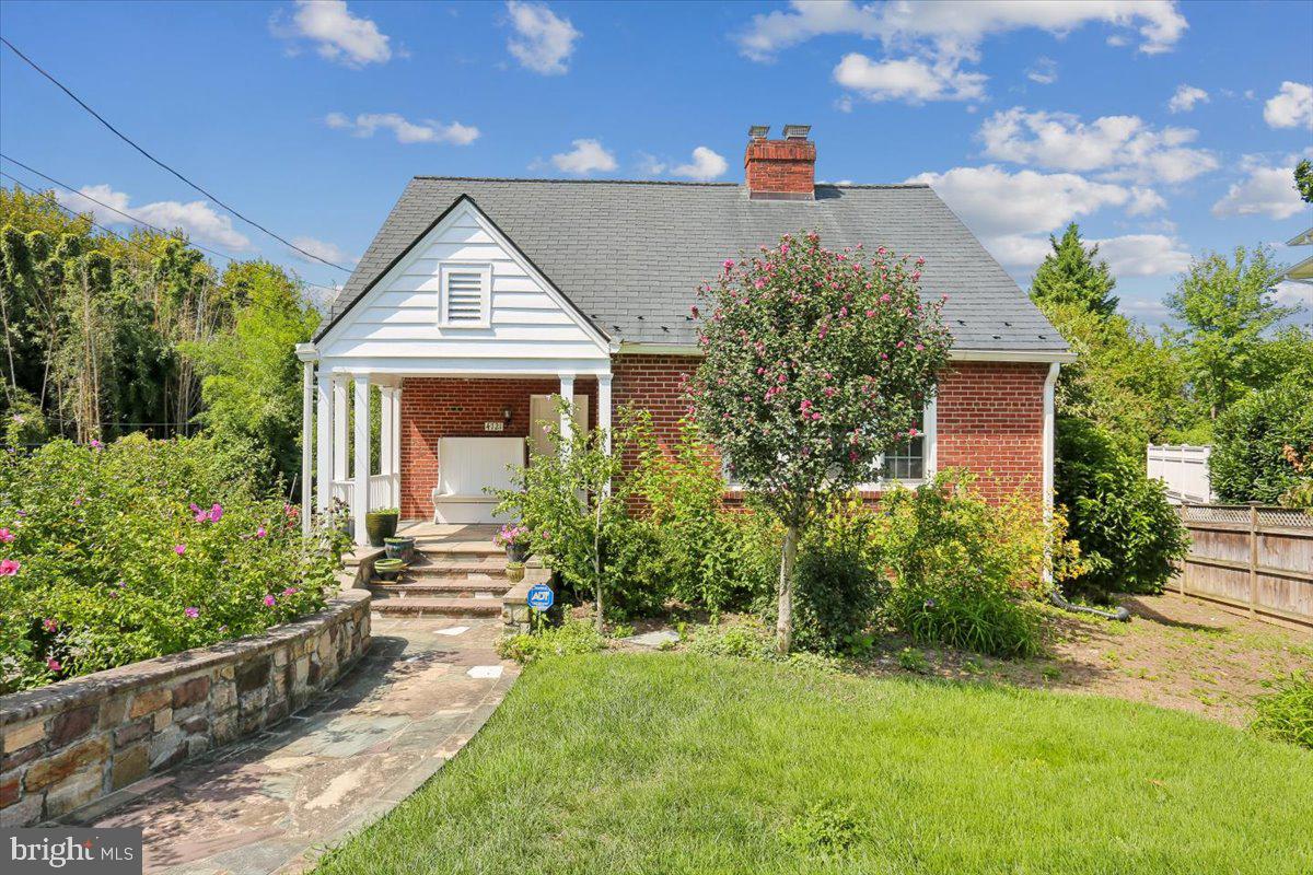 4721 N Chelsea Ln Property Photo 1
