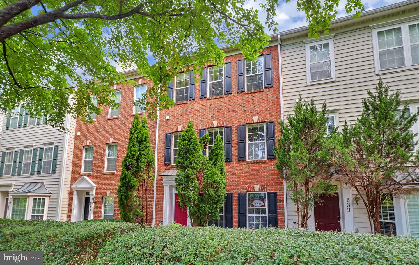629 Chestnut Hill Mews Property Photo 1