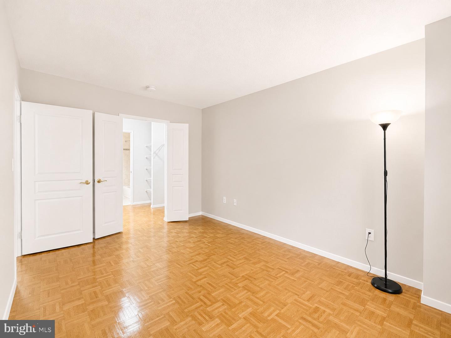 7111 Woodmont Ave #103 Property Photo 7