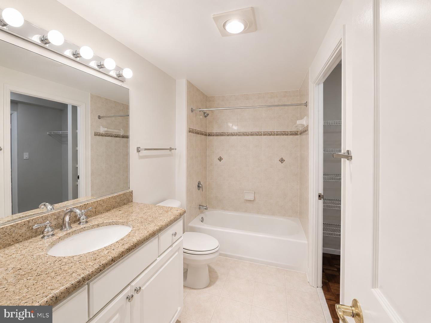 7111 Woodmont Ave #103 Property Photo 9