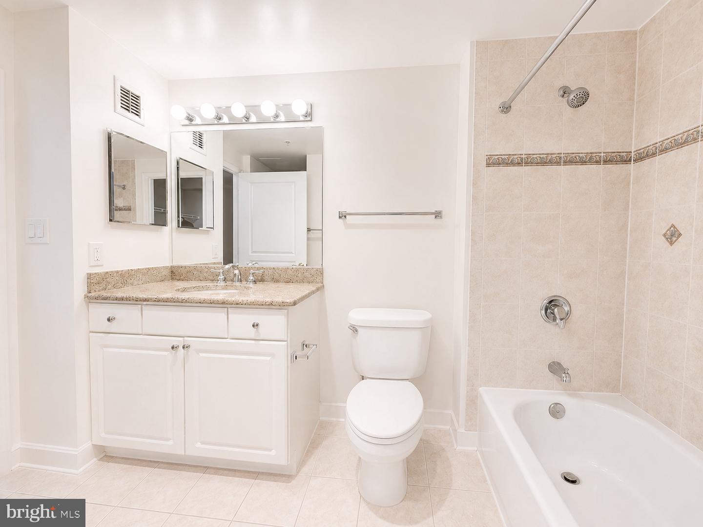 7111 Woodmont Ave #103 Property Photo 10
