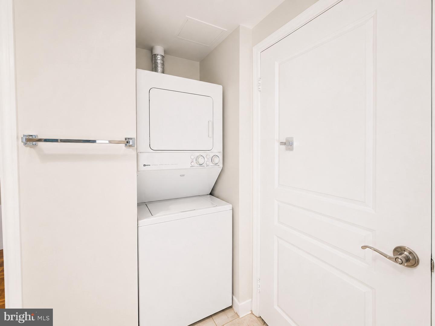 7111 Woodmont Ave #103 Property Photo 11