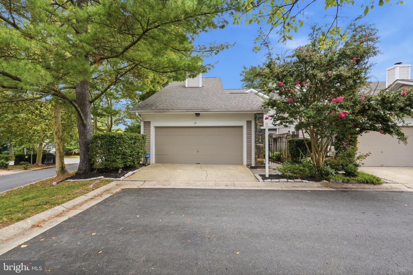 19 BUTTERWICK CT Property Photo 1