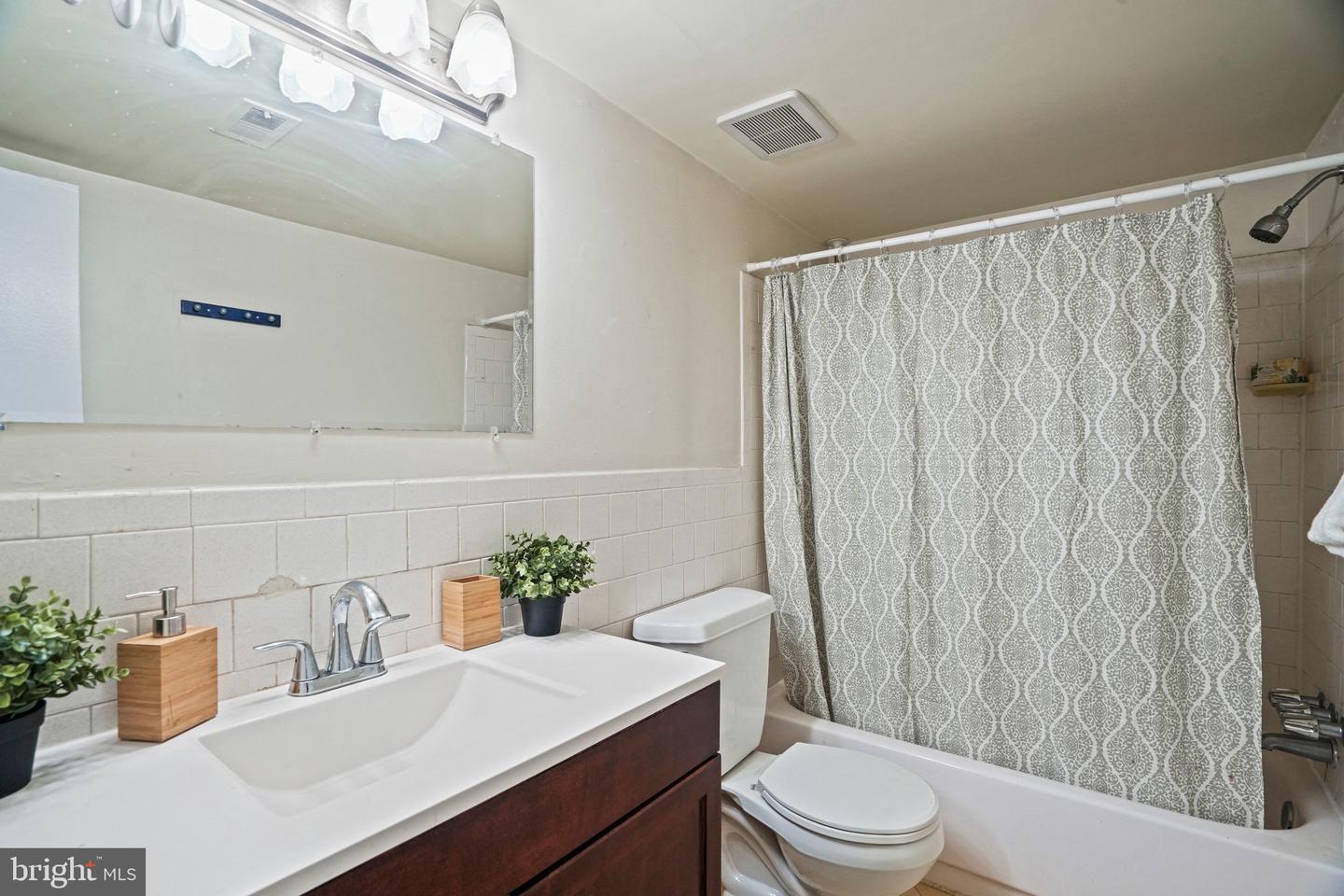 9820 Georgia Ave #21-103 Property Photo 17