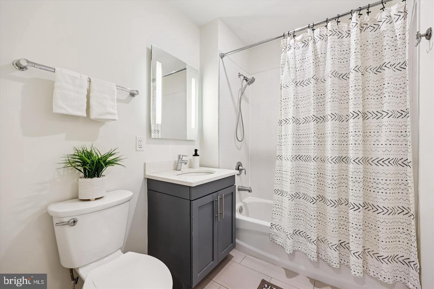 1320 Fenwick Ln #606 Property Photo 26