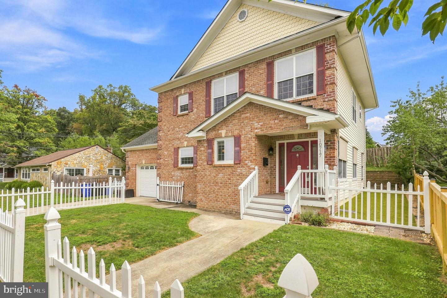 10717 Bentley Ln Property Photo 3