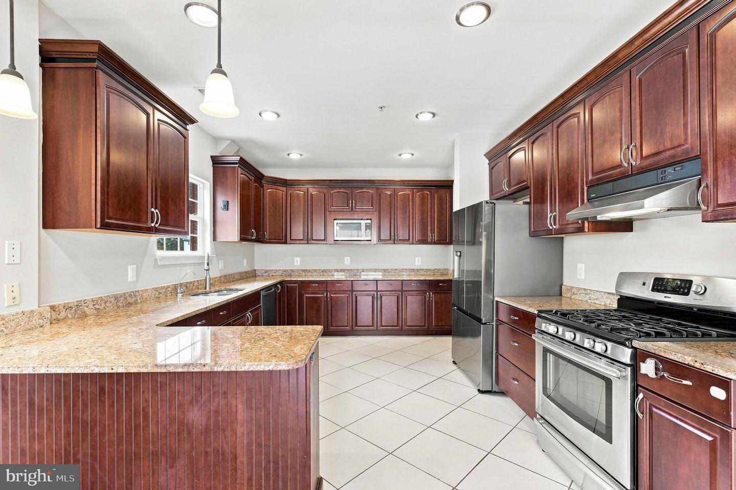 10717 Bentley Ln Property Photo 9