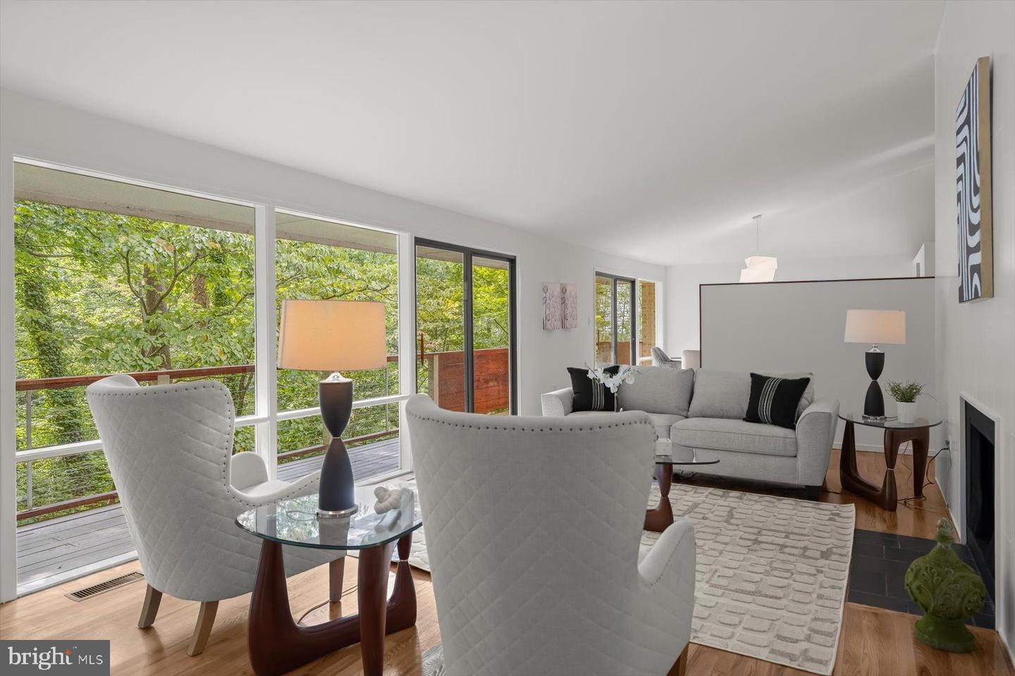 9412 Garden Ct Property Photo 4