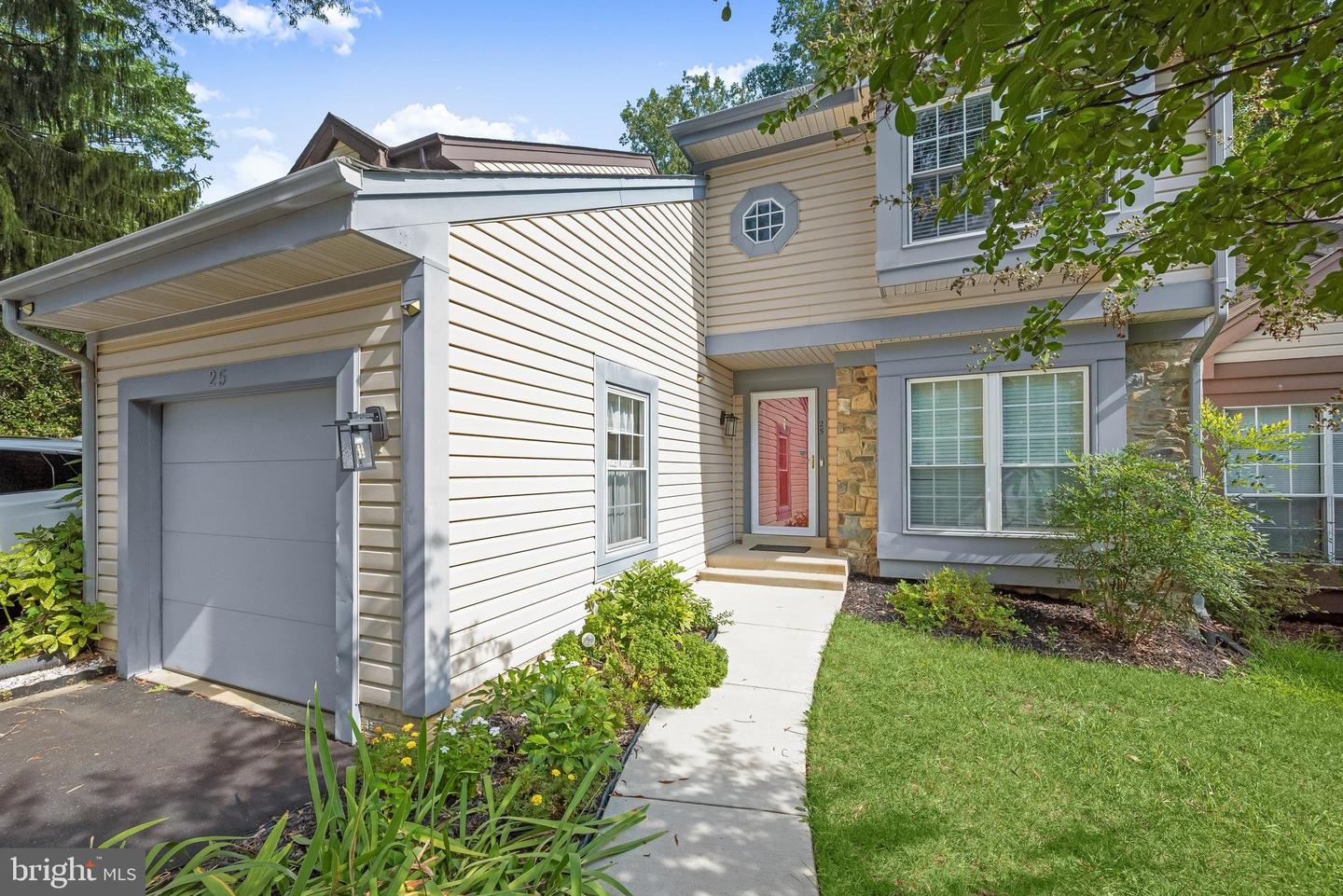 25 TIVOLI LAKE CT Property Photo 1