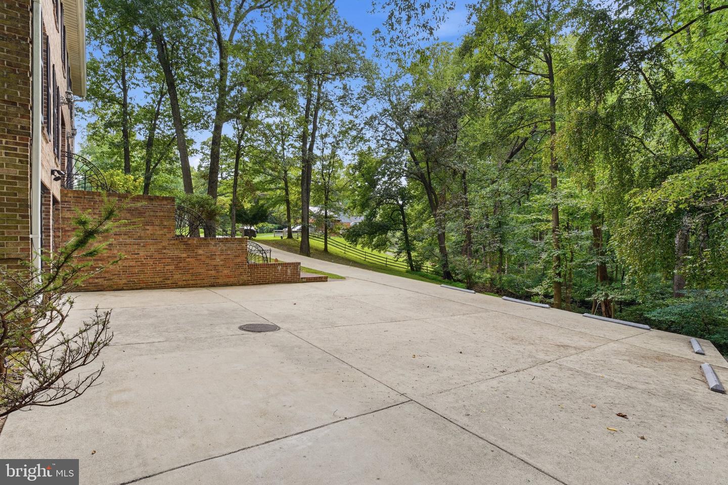 15221 Redgate Dr Property Photo 5