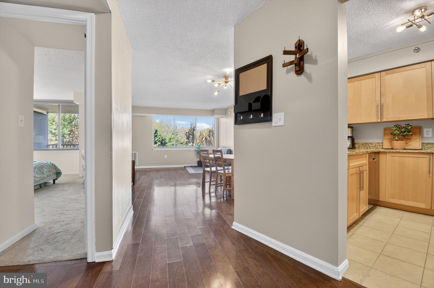 10101 Grosvenor Pl #701 Property Photo 3