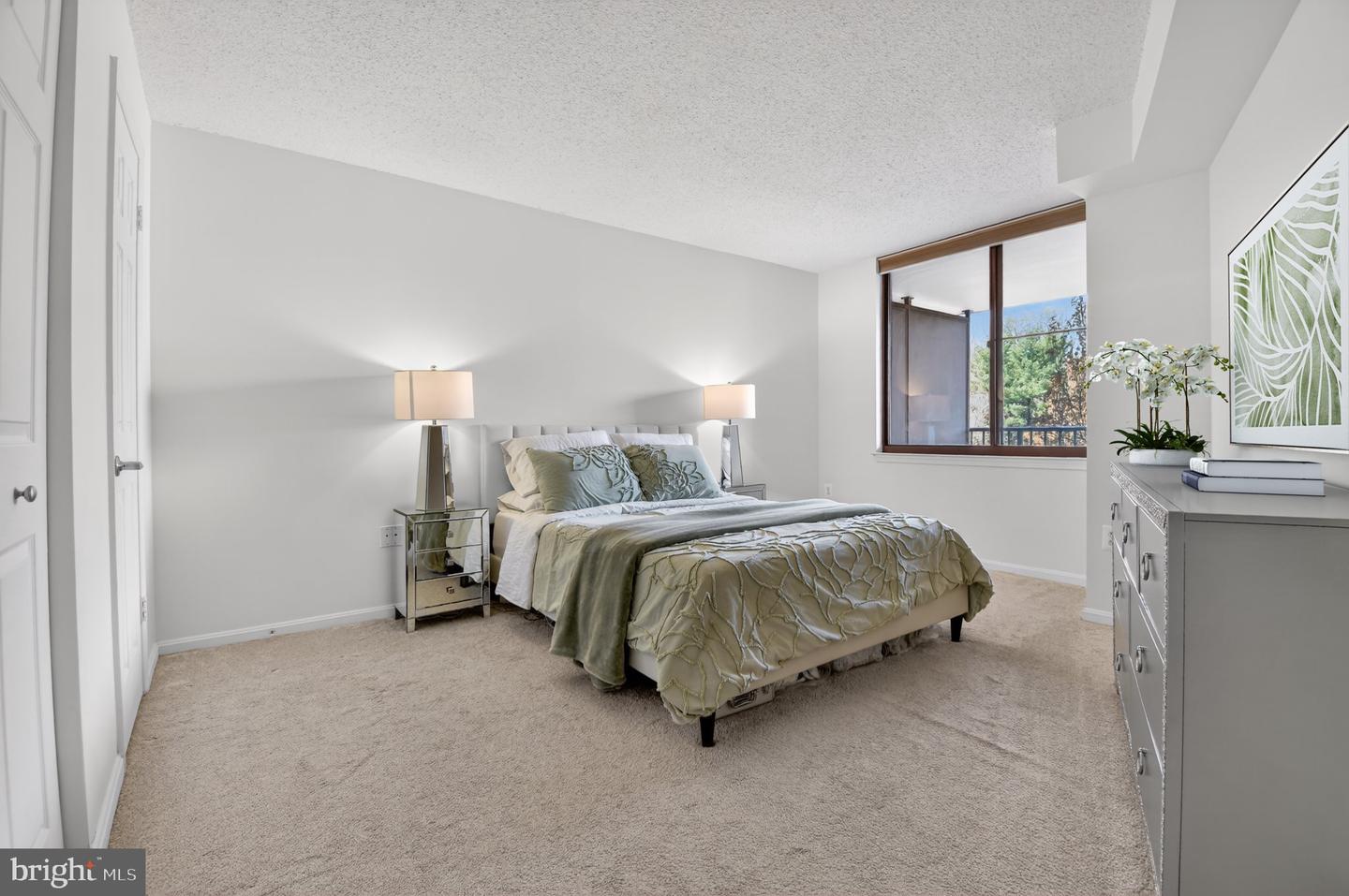 10101 Grosvenor Pl #701 Property Photo 10