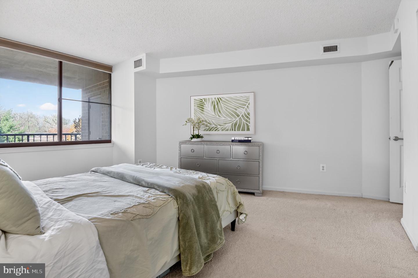 10101 Grosvenor Pl #701 Property Photo 11