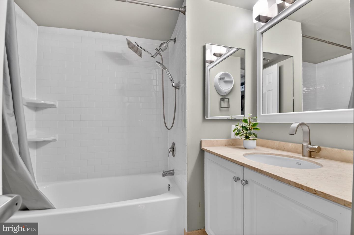 10101 Grosvenor Pl #701 Property Photo 13