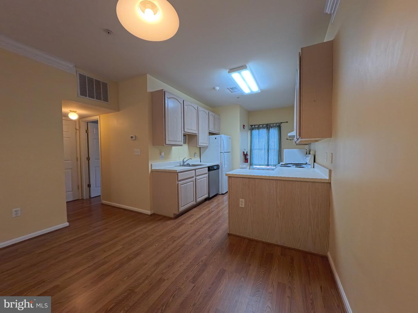 236 Main St #c Property Photo 8