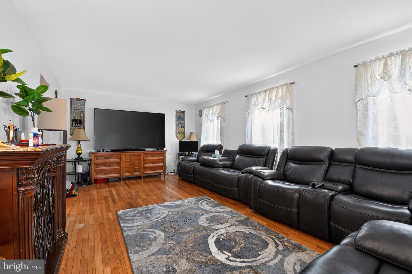 9215 Weathervane Pl Property Photo 6