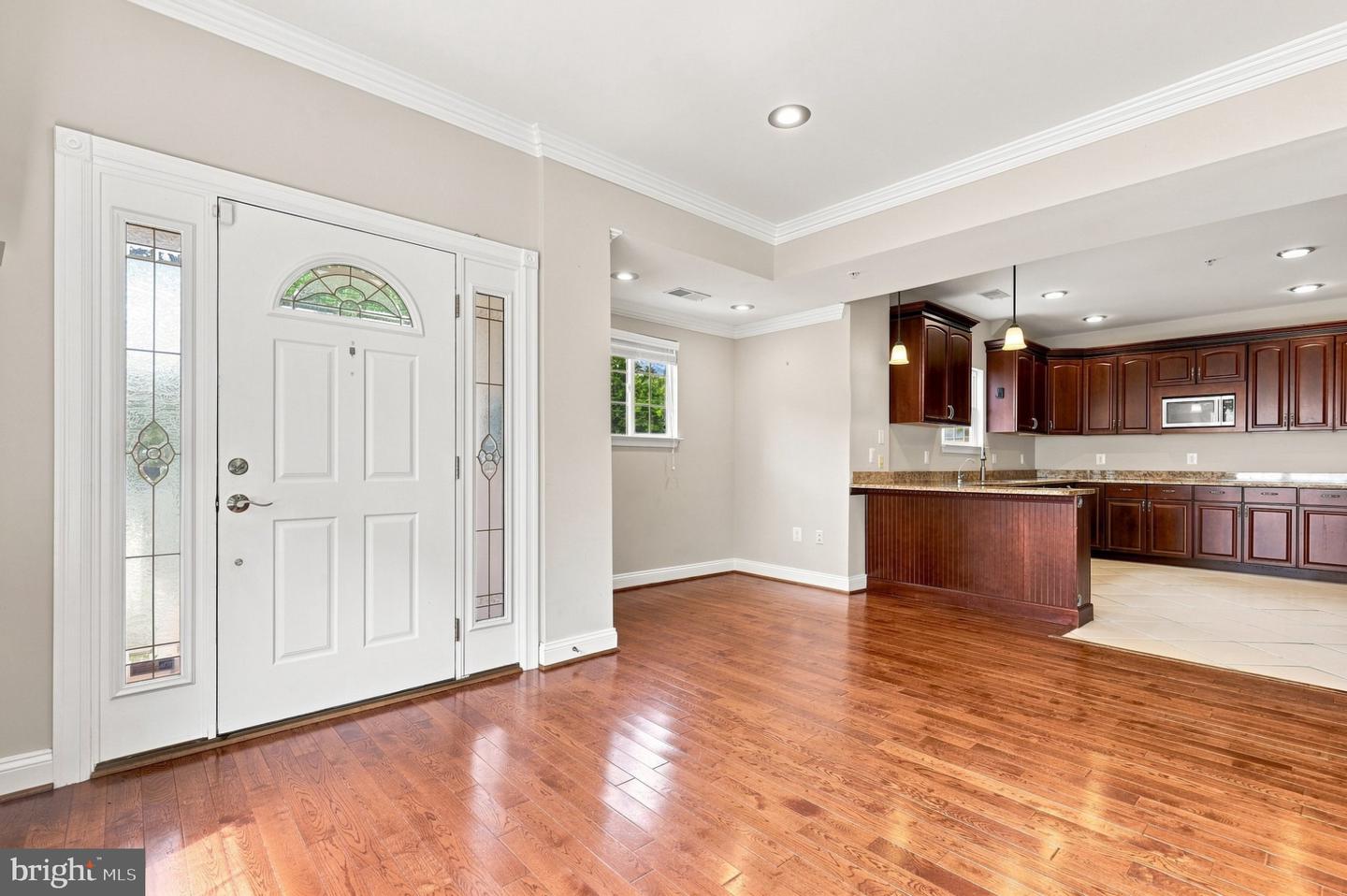 10717 Bentley Ln Property Photo 3