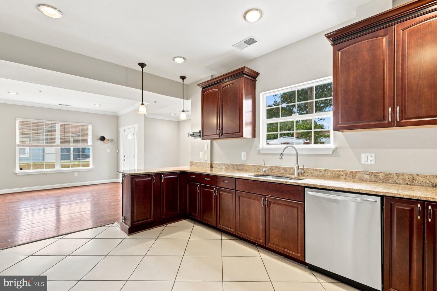 10717 Bentley Ln Property Photo 7