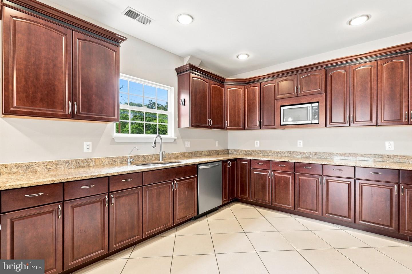 10717 Bentley Ln Property Photo 9