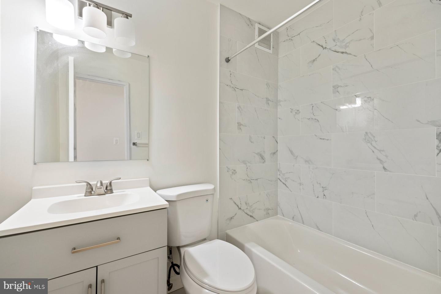 95 E Wayne Ave #305 Property Photo 20