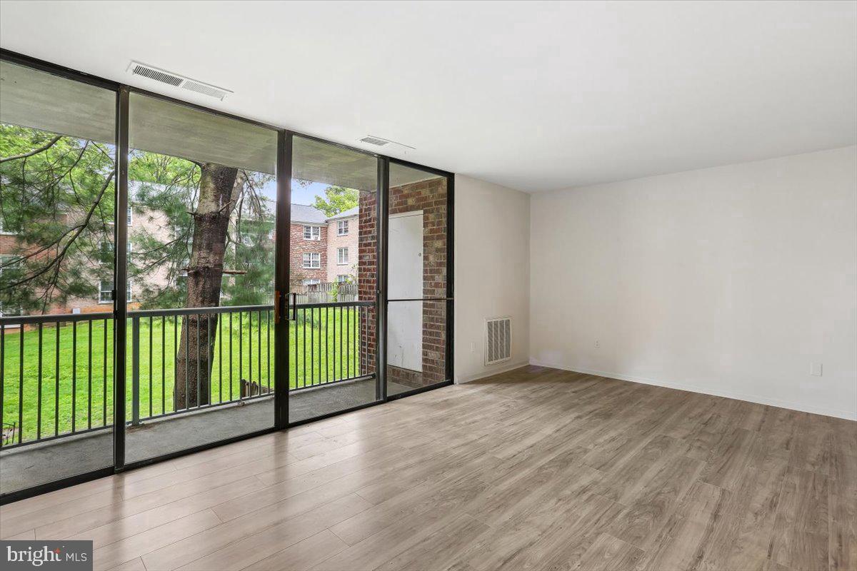 726 Quince Orchard Blvd #726-102 Property Photo 4